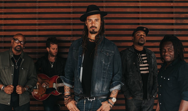 Michael Franti & Spearhead
